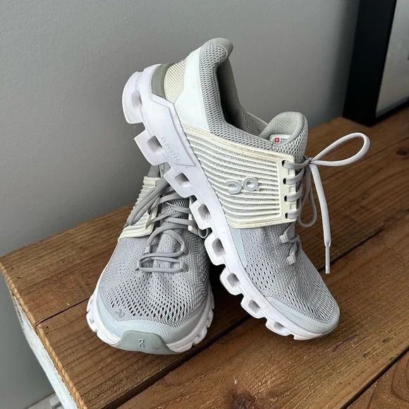 On Cloud Swift Women’s Running Shoe Size 7 Glacier White - Picture 1 of 9